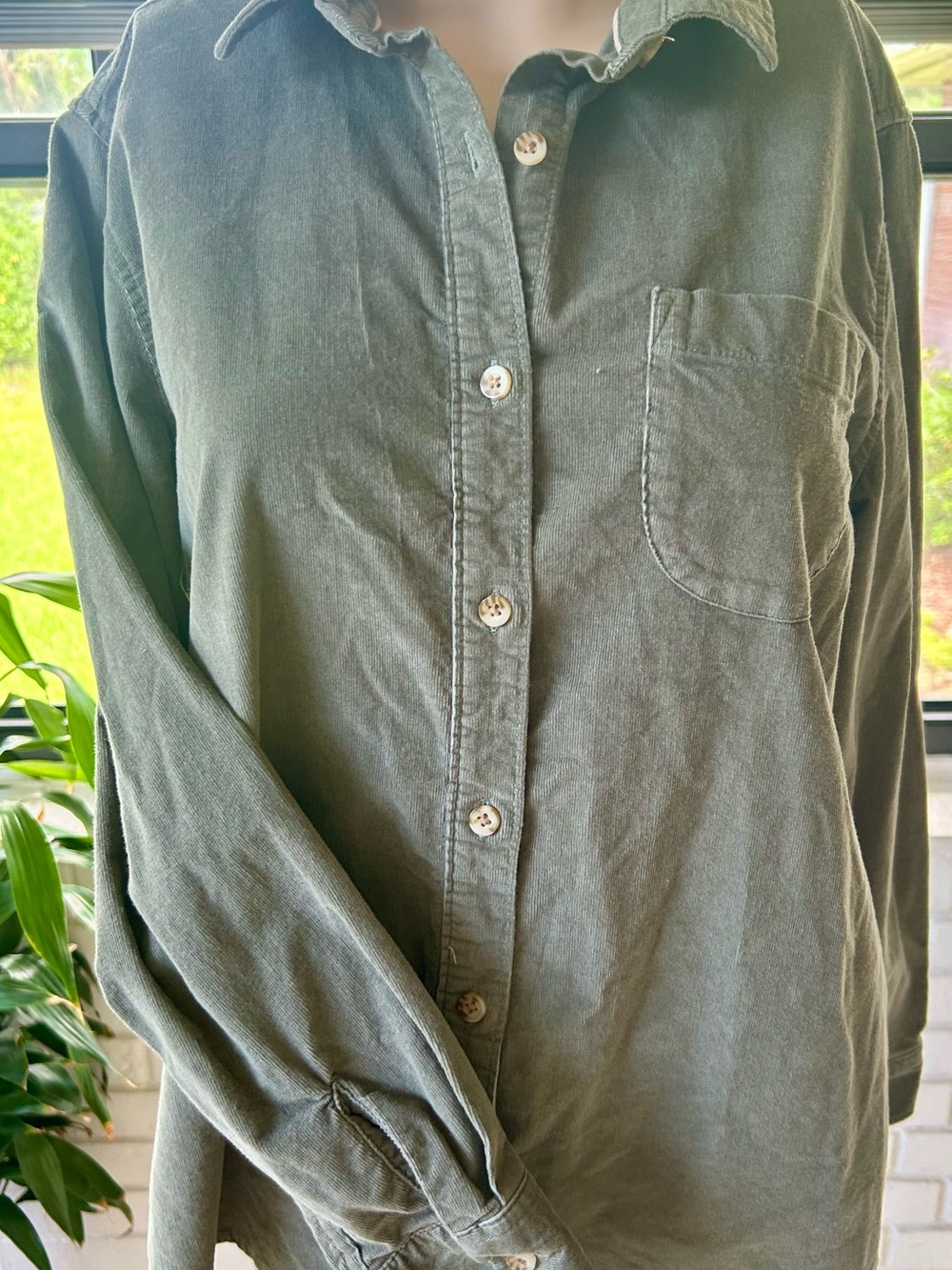 JACHS Girlfriend Olive Green Button-Front Women's Shirt - Picture 2 of 7